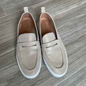 VIONIC Women’s Uptown Hybrid Penny Loafer Gold Shimmer Leather EUC Sz 8.5